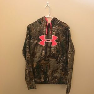 UNDER ARMOUR camo hoodie